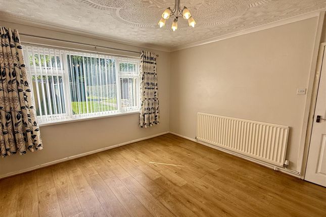 25, Maesyrhaf, Llanelli photo 5