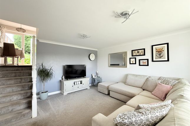 12, Churchbank, Stalybridge photo 3