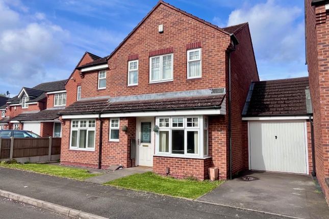 Detached house to rent in Reeves Close, Tipton