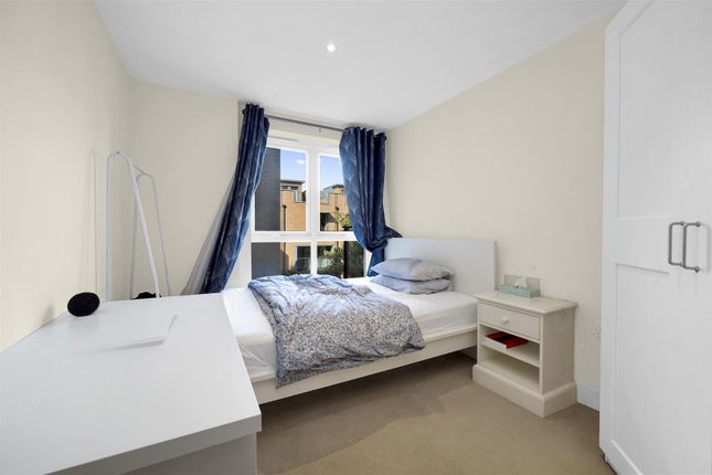 108 Napier House, Bromyard Avenue, London photo 4