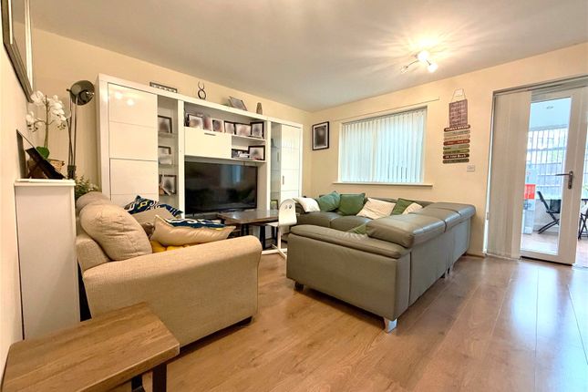 Wilmot Drive, West Midlands photo 2