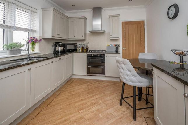 31, Honeypot Lane, Brentwood photo 4
