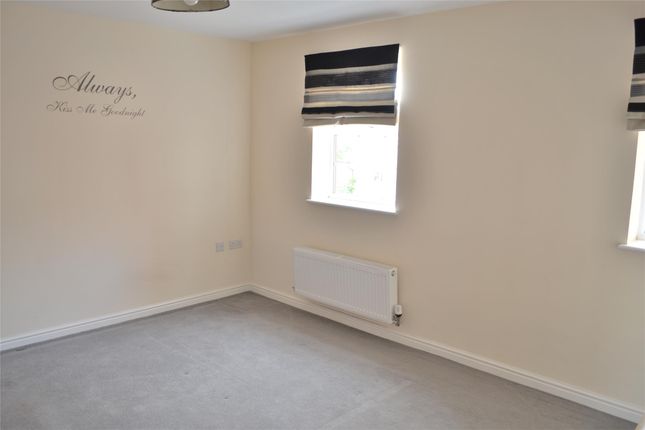 2D,, Bowthorpe Drive, Gloucester photo 4