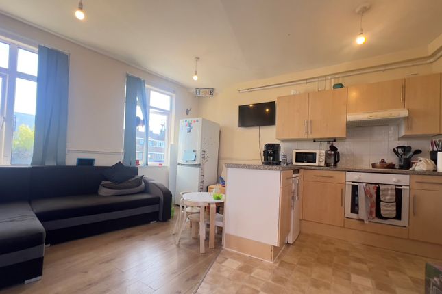 Rayners Lane, Pinner photo 3