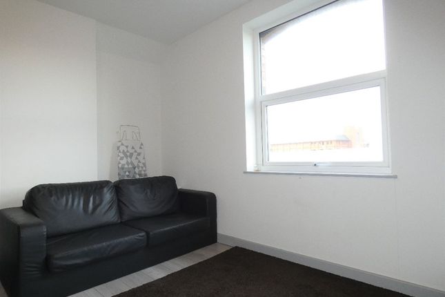 Room to rent in Flat 6, Jasper Street, Hanley, Stoke-On-Trent, Staffordshire