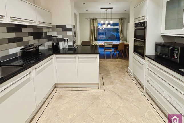 Room 4, 19, Ruabon Road, Greater Manchester photo 5