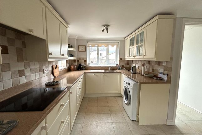 8, Georges Close, Bridport photo 3