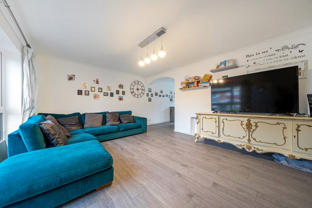 6, St. Giles Close, Orpington photo 2