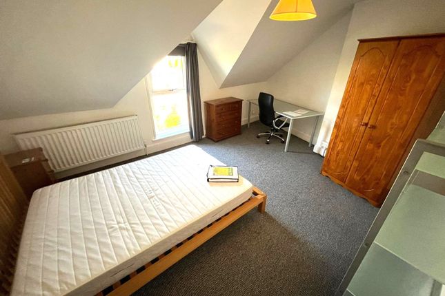 14 Gwydr Crescent, Swansea photo 5