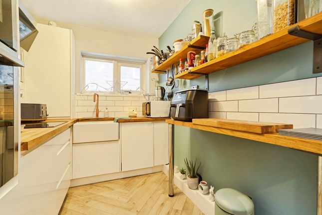 15, Linton Crescent, Leeds photo 4