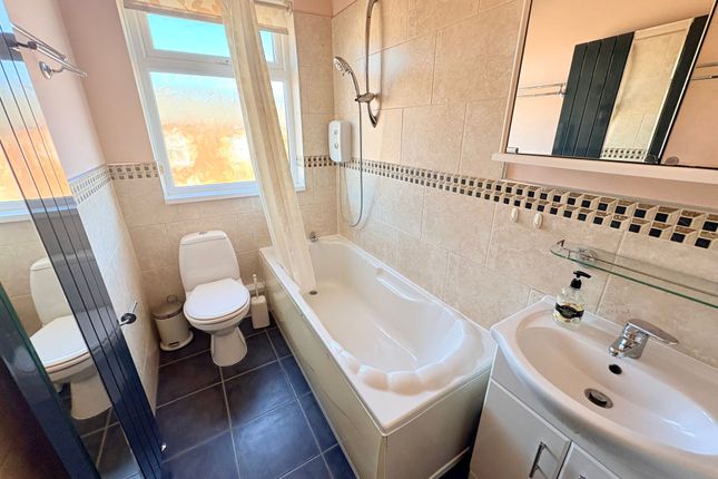 26 Huxley Street, Bolton photo 3