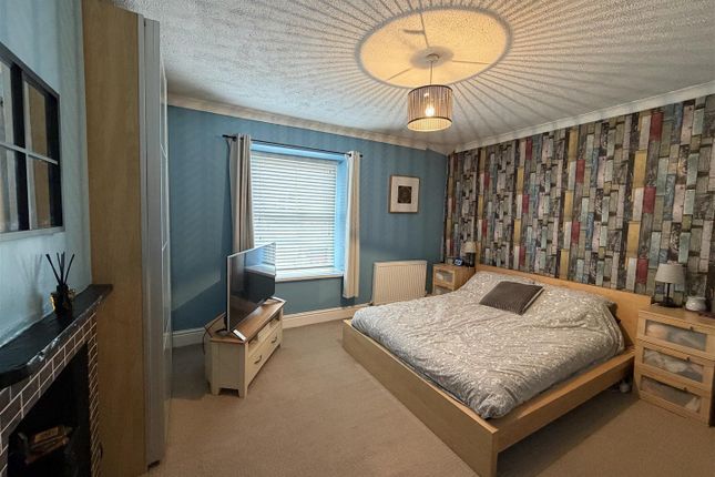 29, New Earth Street, Mossley photo 4
