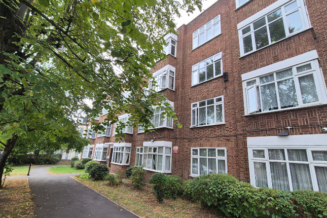 2-bed flat on 14a, Fairlop Court, Fairlop Road, Leytonstone, £250,000