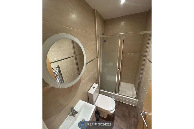 Flat, Queens Avenue, London photo 5