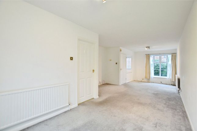 Midhope Close, Surrey photo 3