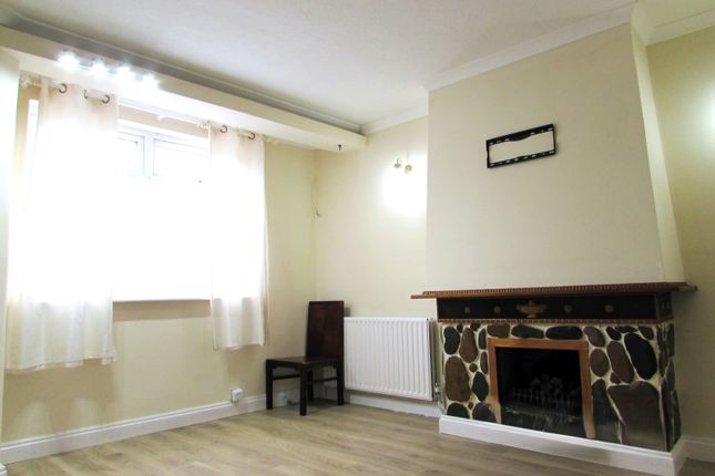 36 Goulds Green, Uxbridge photo 3