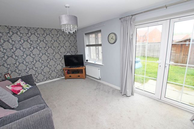 28, Woodsage Way, Pevensey photo 3