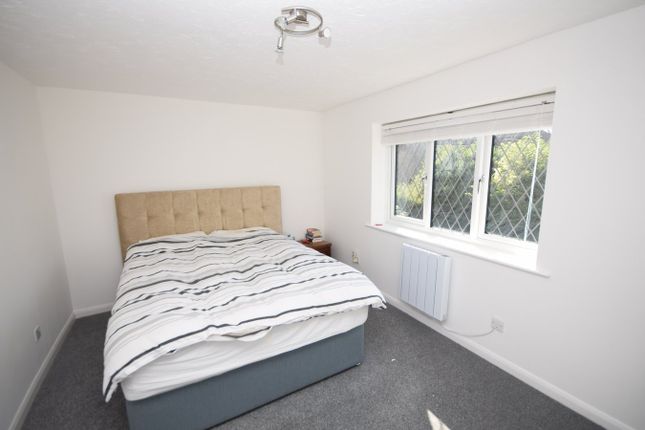 10 Oak Court, Weydon Hill Road, Farnham photo 4