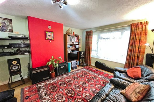 46, Magnolia Way, Brentwood photo 4