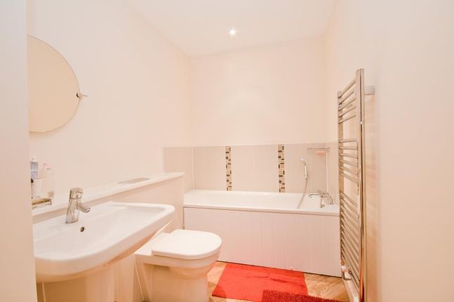 17 Gray Court 73, Marsh Road, Pinner photo 4