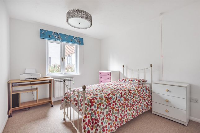 Flat 6, St. Peters Court Hylton Road, Petersfield photo 4