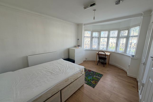 5, Rugby Close, Harrow photo 3