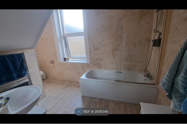 Clare Road, Flat, Halifax photo 5