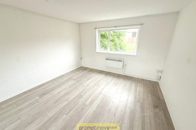 Copenhagen Close, Luton photo 4