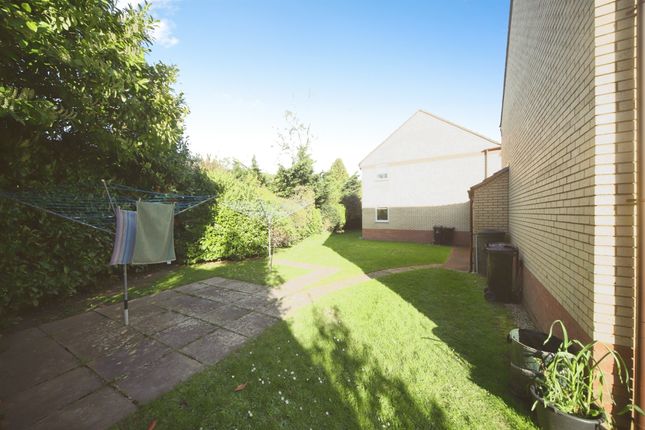 34, Northfield Gardens, Taunton photo 4