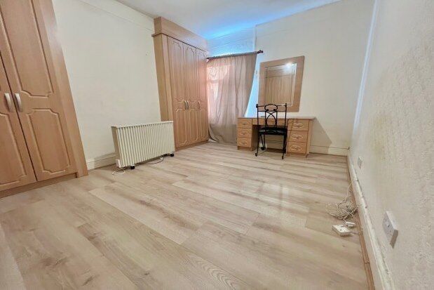 Flat to rent in 479 Bloxwich Road, Walsall