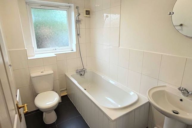 12, Holyhead Crescent, Milton Keynes photo 4