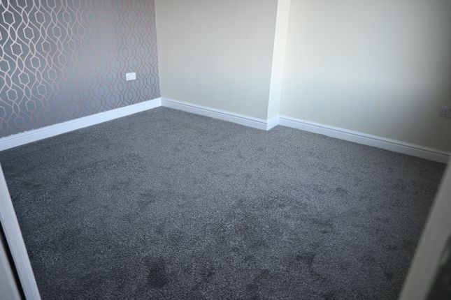 28, Parkwood Street, Keighley photo 5