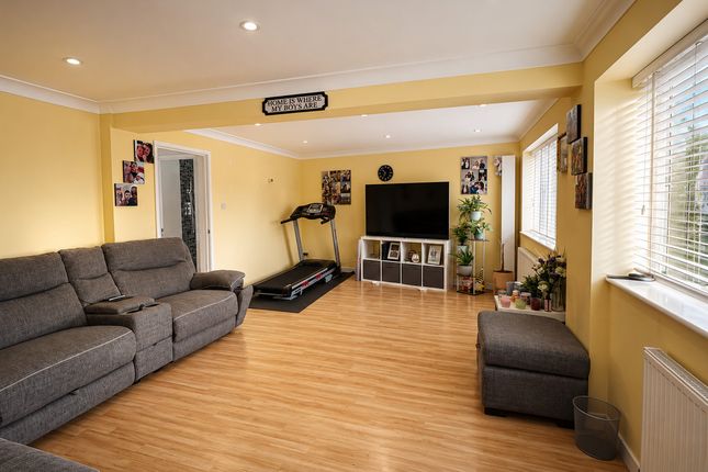 2, Tamar Close, Ferndown photo 3