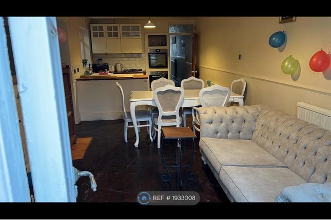 Room to rent in Fairfield Road, London