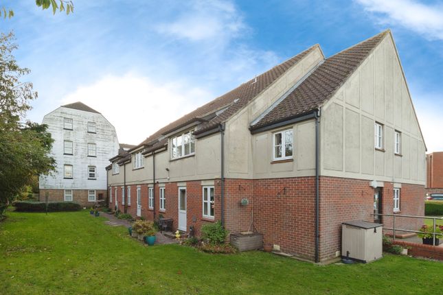 Flat for sale in The Garners, Rochford