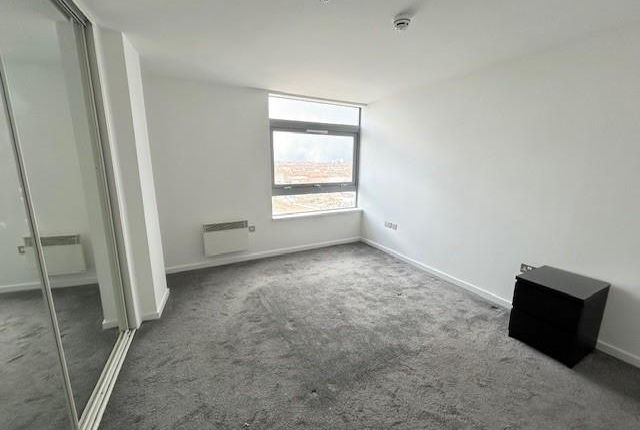 Flat to rent in Old Hall Street, Liverpool