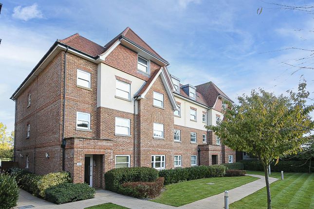 Thumbnail Flat to rent in Grosvenor Heights, Forest View, North Chingford