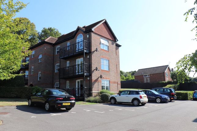 Thumbnail Flat to rent in Hughenden View, High Wycombe