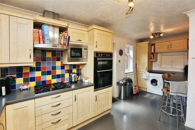 145, Cuckoo Lane, Hampshire photo 4
