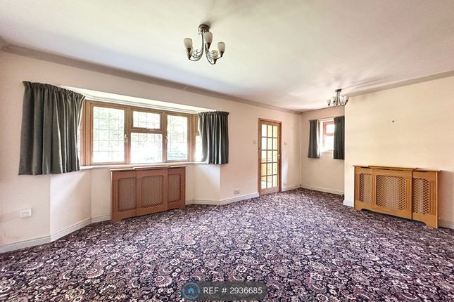 Yew Tree Drive, Guildford photo 3