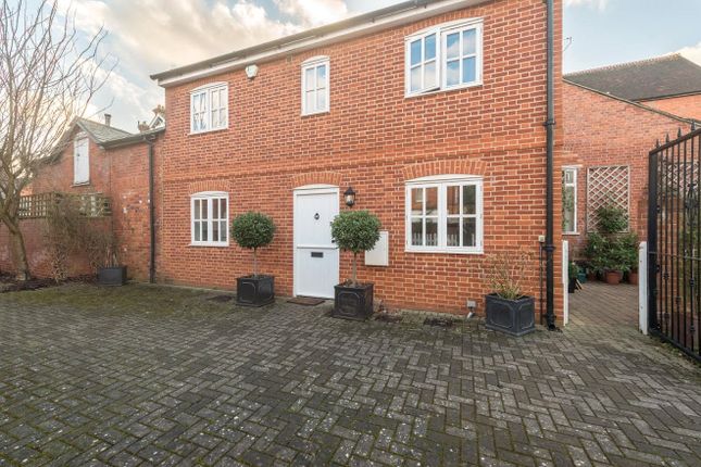 Thumbnail Mews house to rent in Barlows Mews, Henley-On-Thames, Oxfordshire
