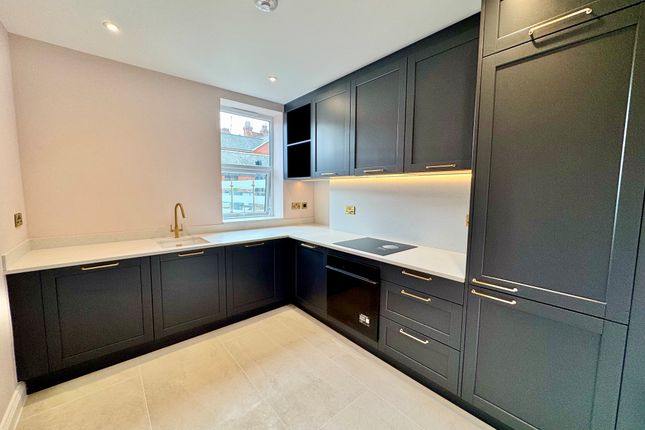 Flat 1, 51A High Street, Budleigh Salterton photo 2