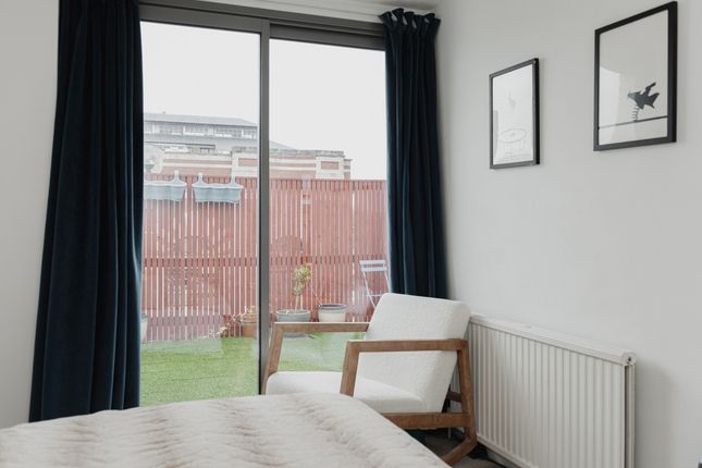 Flat for sale in Ennismore Avenue, Chiswick