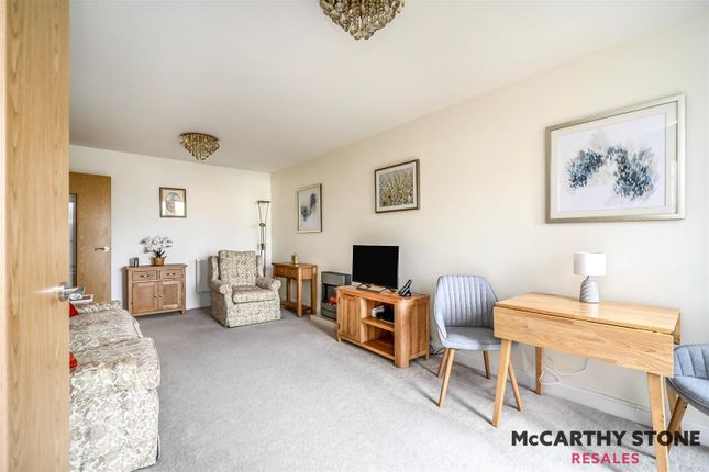 Flat for sale in Oakhill Place, High View, Bedford, Bedfordshire