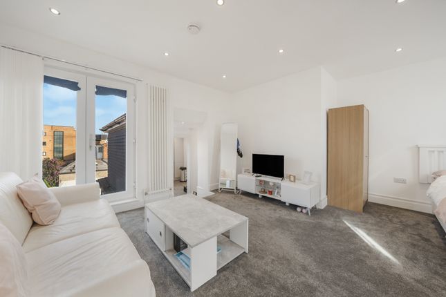 Flat 3, 5, Herbert Road, London photo 3