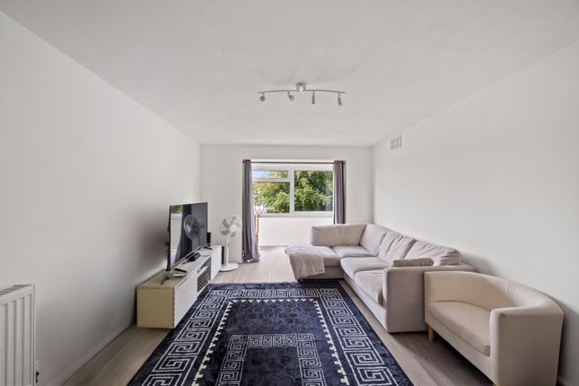 13, Frances Court, Lancaster Road, London photo 4