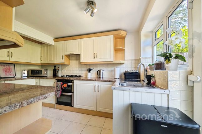 28, Ramsbury Drive, Reading photo 3