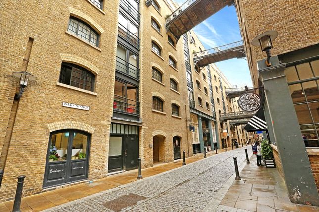 Thumbnail Flat for sale in Curlew Street, London