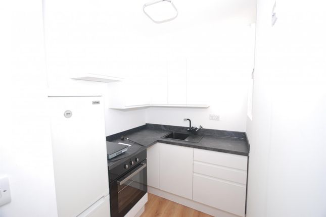 Flat A, 8 Milverton Hill, Leamington Spa photo 3