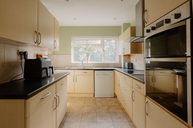 1 Chapel Downs Drive, Crediton photo 3